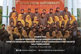 KAMIS PON, SAATNYA JAJARAN PEMKAL HARGOMULYO KOMPAK KENAKAN PAKAIAN ADAT JAWA GAGRAK NGAYOGYAKARTA